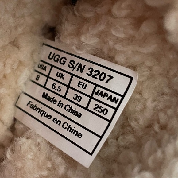 UGG Lynnea Black leather Boot Wood Heel Shearling Lined Winter Cozy Size 8 - Picture 15 of 15